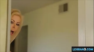 女同性恋继母与女儿发生性关系