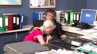 老教师在拘留期间与德国年轻学生发生性关系 - 德国复古