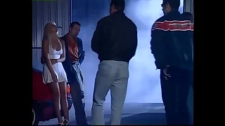 淫荡的肛交街头妓女 #2 - 如果你想要最淫荡的荡妇，那就去你家附近的小巷里看看吧