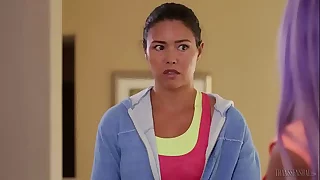 变性人可爱玛拉·诺娃帮助问题学生