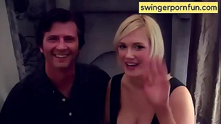 辣妹在和丈夫做爱前先给摄影师口交